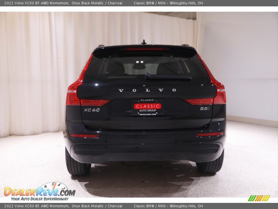 2022 Volvo XC60 B5 AWD Momentum Onyx Black Metallic / Charcoal Photo #19