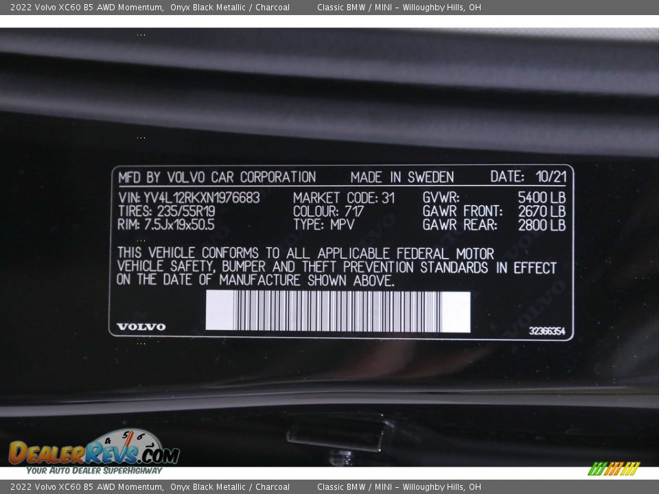 2022 Volvo XC60 B5 AWD Momentum Onyx Black Metallic / Charcoal Photo #21
