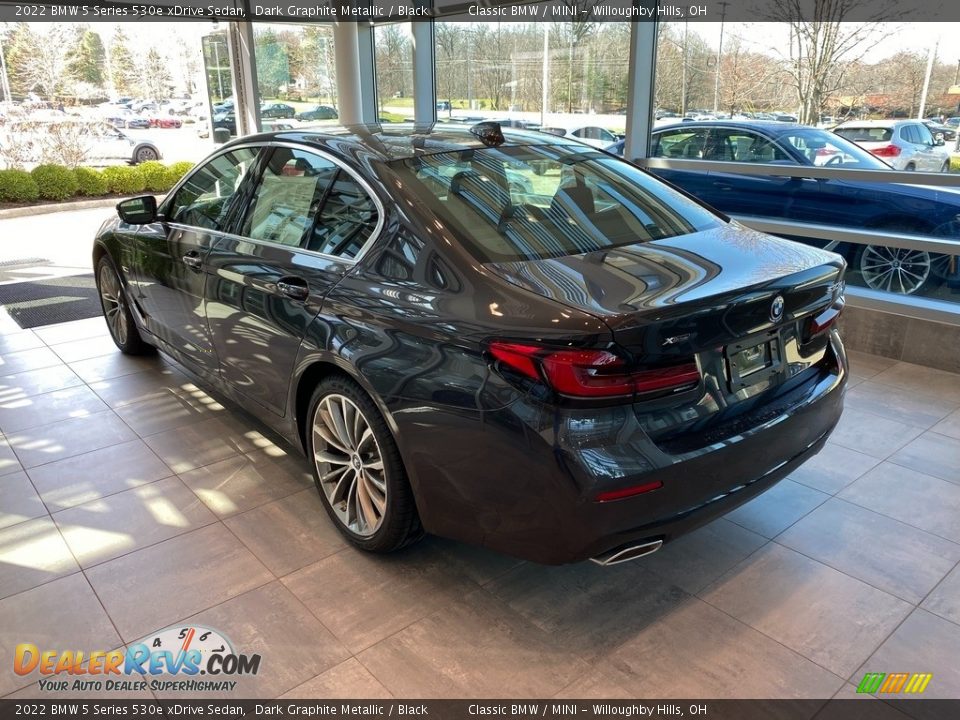 2022 BMW 5 Series 530e xDrive Sedan Dark Graphite Metallic / Black Photo #2