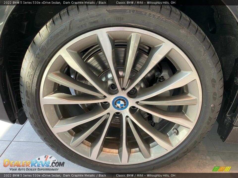 2022 BMW 5 Series 530e xDrive Sedan Wheel Photo #3