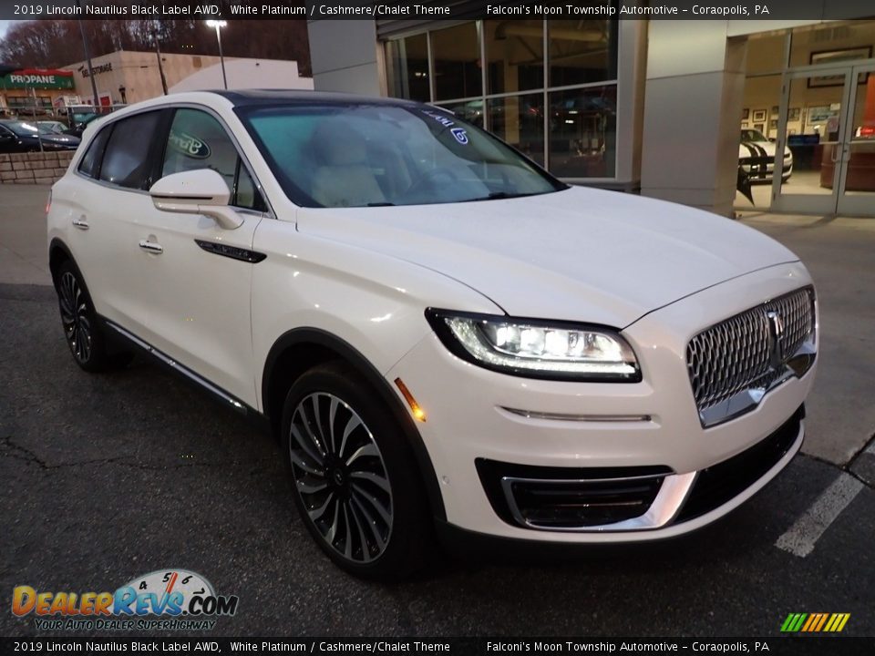 Front 3/4 View of 2019 Lincoln Nautilus Black Label AWD Photo #9