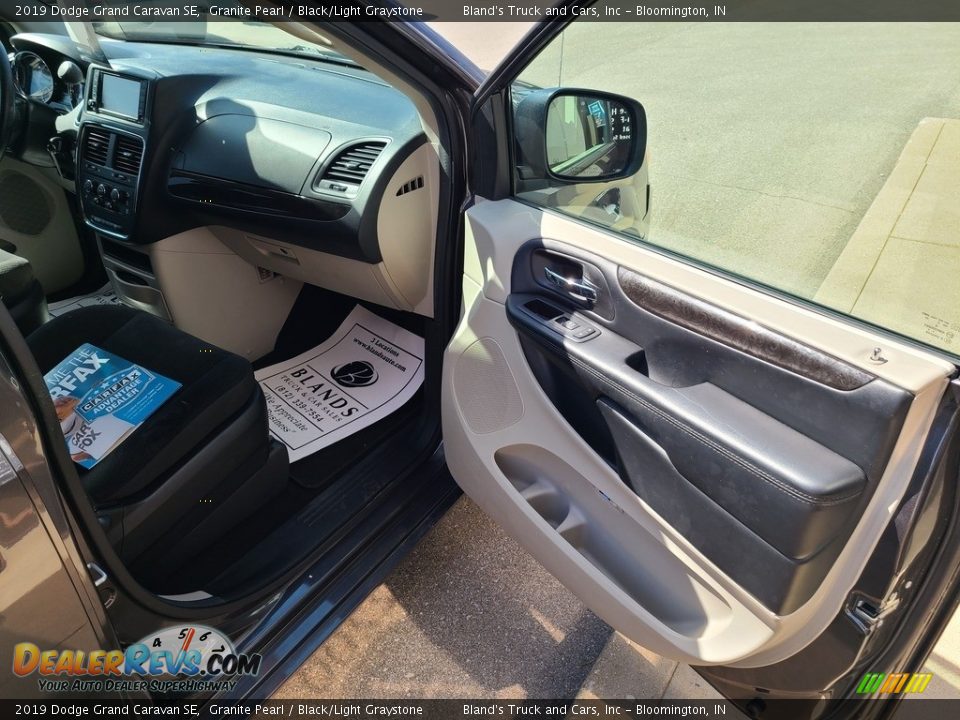 2019 Dodge Grand Caravan SE Granite Pearl / Black/Light Graystone Photo #35