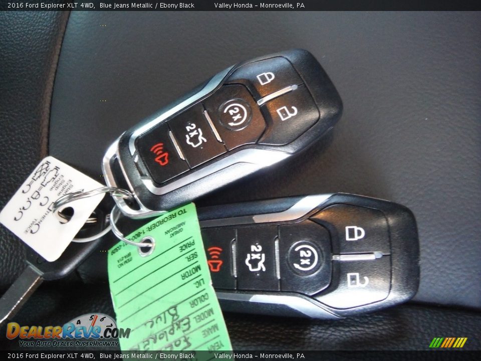 Keys of 2016 Ford Explorer XLT 4WD Photo #31
