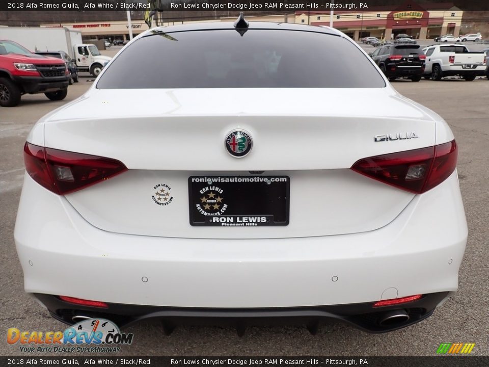 2018 Alfa Romeo Giulia Alfa White / Black/Red Photo #4