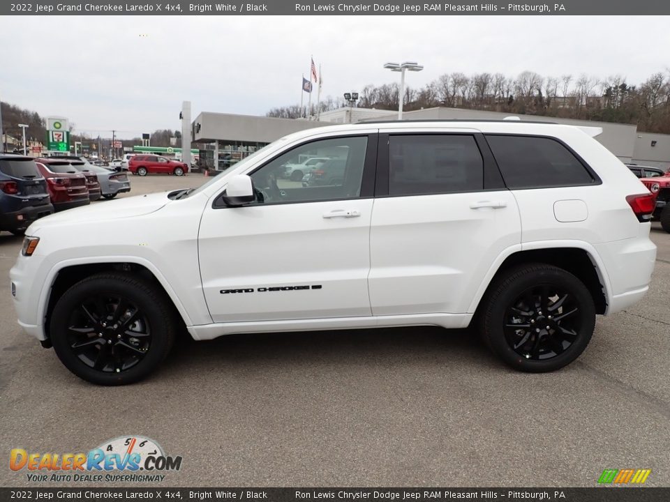 2022 Jeep Grand Cherokee Laredo X 4x4 Bright White / Black Photo #2