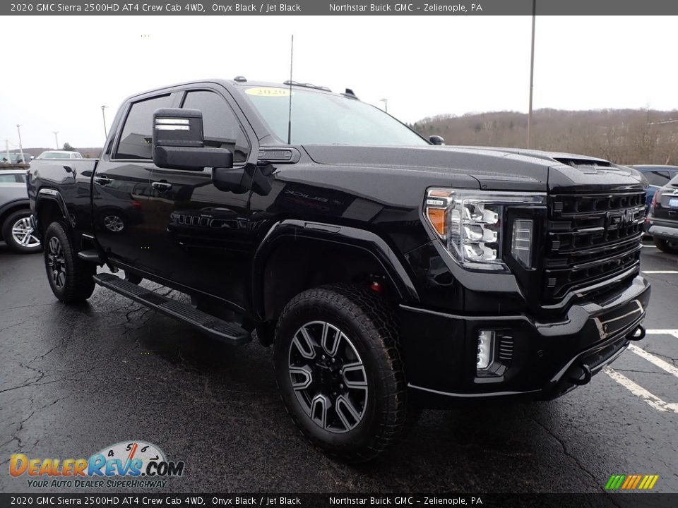 Front 3/4 View of 2020 GMC Sierra 2500HD AT4 Crew Cab 4WD Photo #4