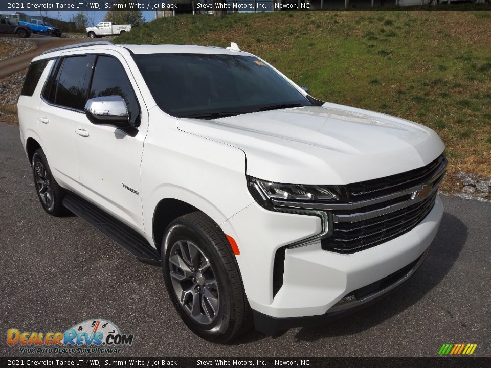 Front 3/4 View of 2021 Chevrolet Tahoe LT 4WD Photo #4