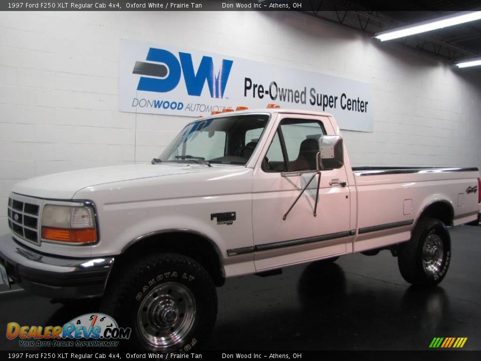 1997 Ford F250 XLT Regular Cab 4x4 Oxford White / Prairie Tan Photo #2