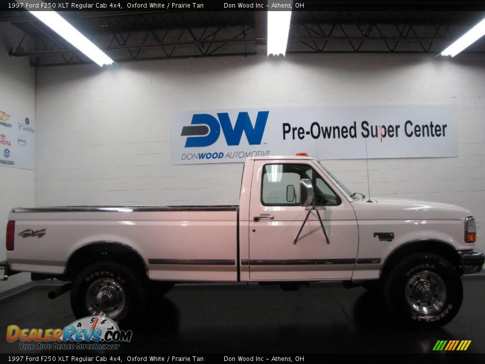 1997 Ford F250 XLT Regular Cab 4x4 Oxford White / Prairie Tan Photo #3