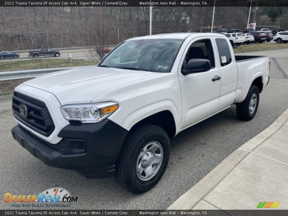 Front 3/4 View of 2022 Toyota Tacoma SR Access Cab 4x4 Photo #7