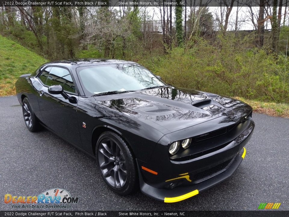 Front 3/4 View of 2022 Dodge Challenger R/T Scat Pack Photo #4