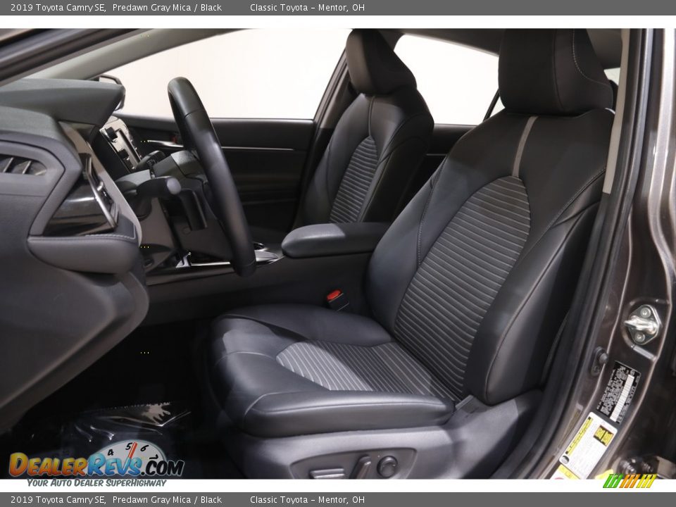 2019 Toyota Camry SE Predawn Gray Mica / Black Photo #5