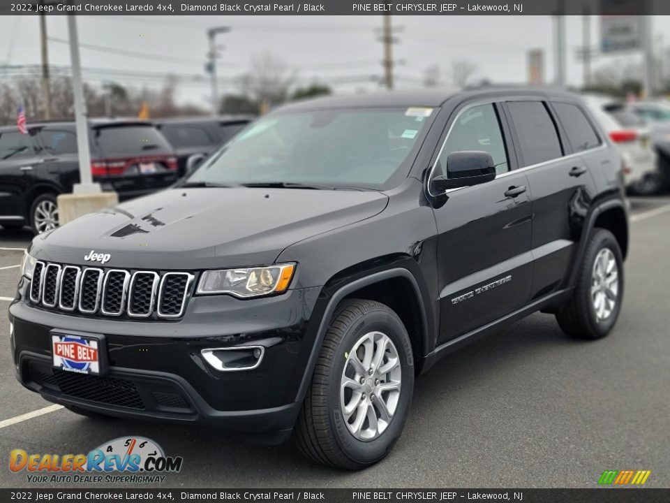 2022 Jeep Grand Cherokee Laredo 4x4 Diamond Black Crystal Pearl / Black Photo #1