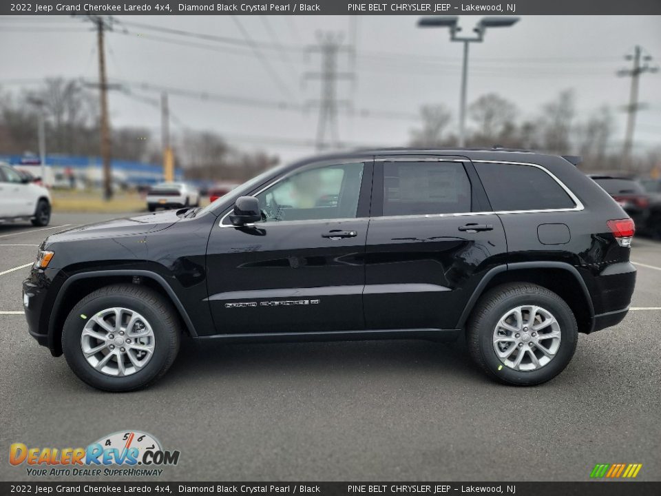 2022 Jeep Grand Cherokee Laredo 4x4 Diamond Black Crystal Pearl / Black Photo #4