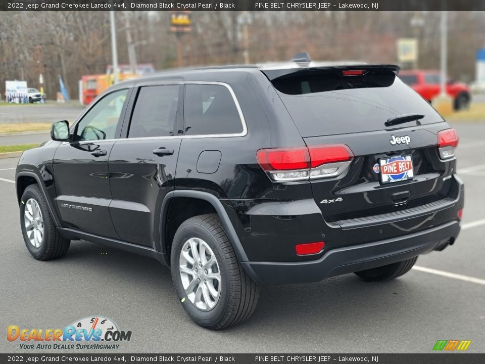 2022 Jeep Grand Cherokee Laredo 4x4 Diamond Black Crystal Pearl / Black Photo #6