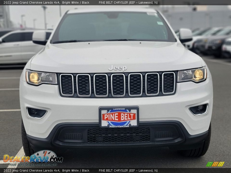 2022 Jeep Grand Cherokee Laredo 4x4 Bright White / Black Photo #3