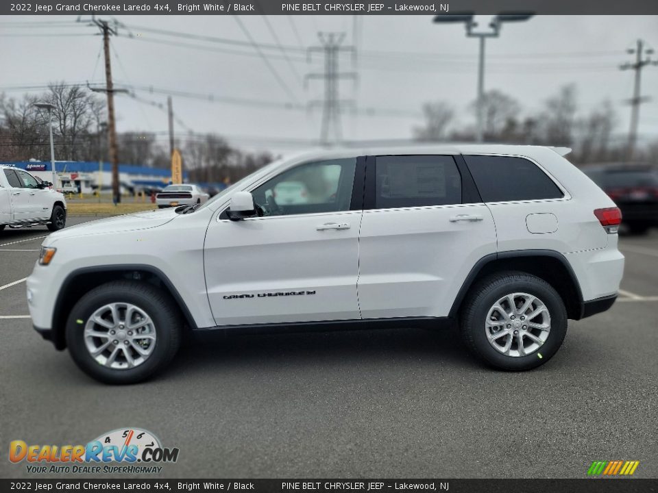 2022 Jeep Grand Cherokee Laredo 4x4 Bright White / Black Photo #4