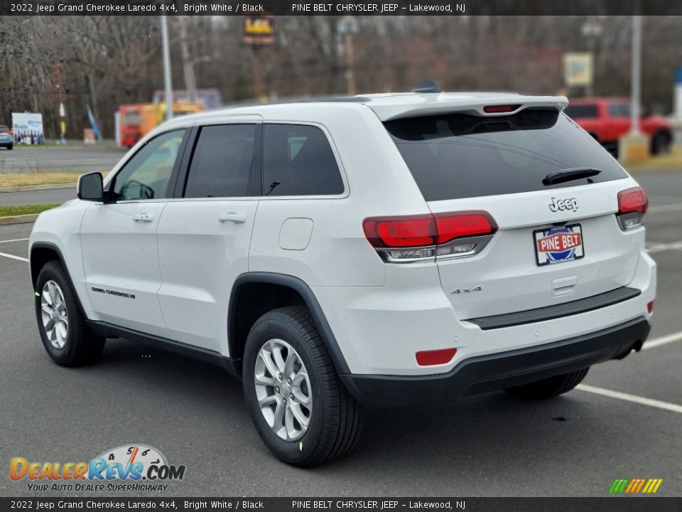 2022 Jeep Grand Cherokee Laredo 4x4 Bright White / Black Photo #6