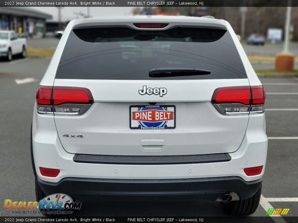 2022 Jeep Grand Cherokee Laredo 4x4 Bright White / Black Photo #7