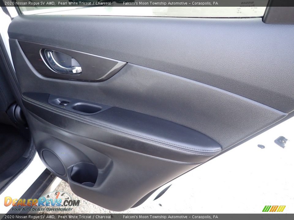 2020 Nissan Rogue SV AWD Pearl White Tricoat / Charcoal Photo #16