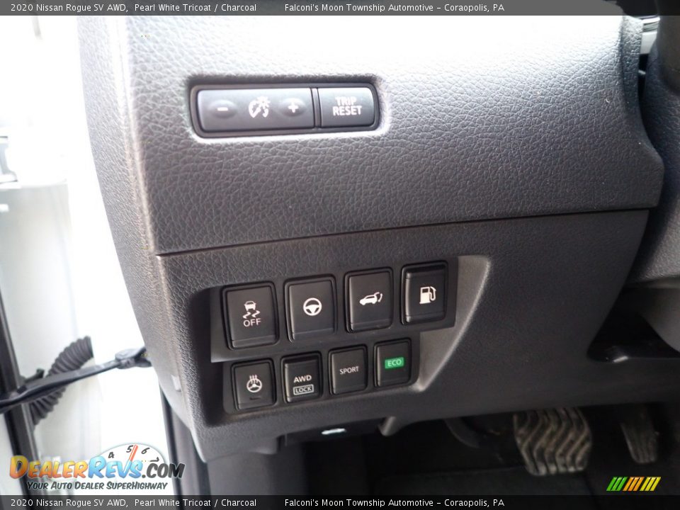 2020 Nissan Rogue SV AWD Pearl White Tricoat / Charcoal Photo #23