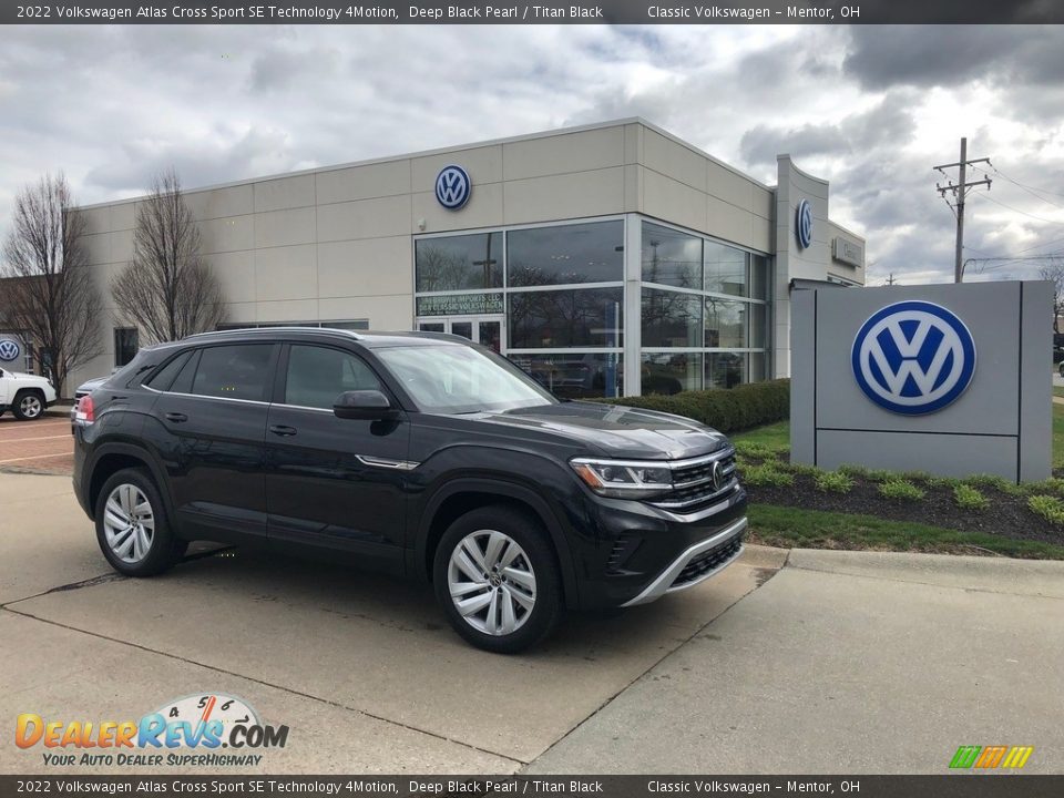 Front 3/4 View of 2022 Volkswagen Atlas Cross Sport SE Technology 4Motion Photo #1