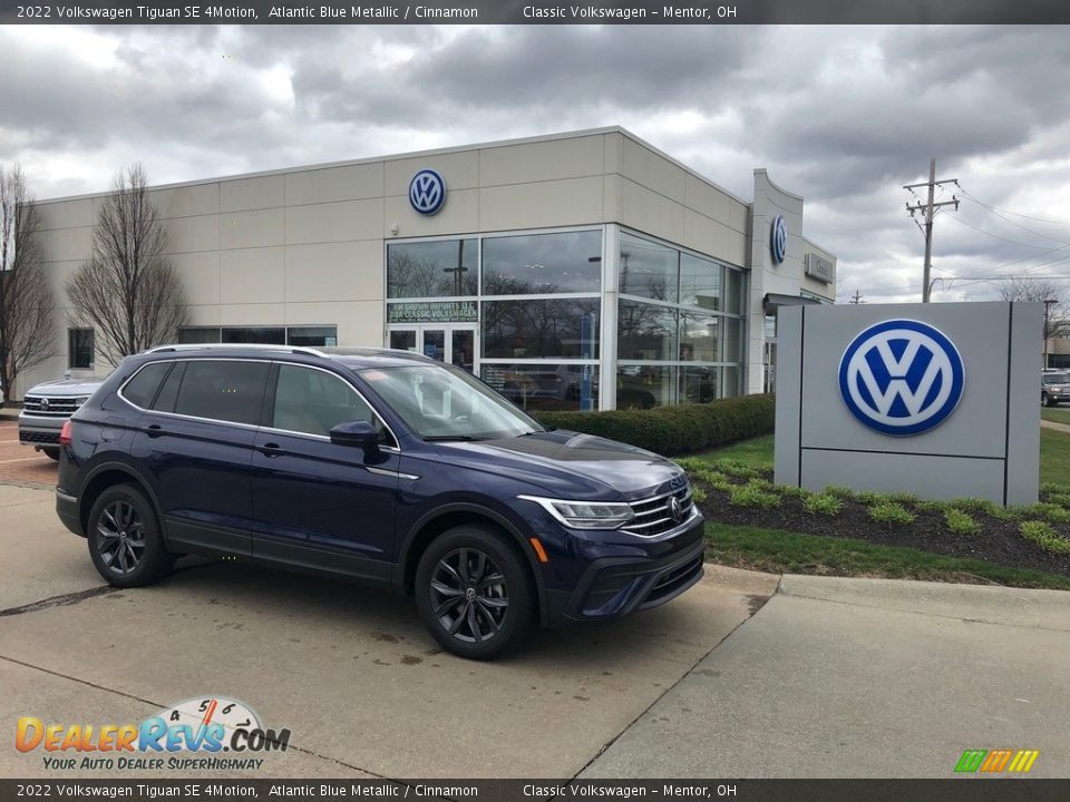 Front 3/4 View of 2022 Volkswagen Tiguan SE 4Motion Photo #1