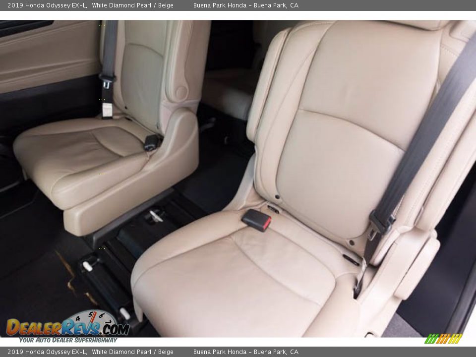 2019 Honda Odyssey EX-L White Diamond Pearl / Beige Photo #18