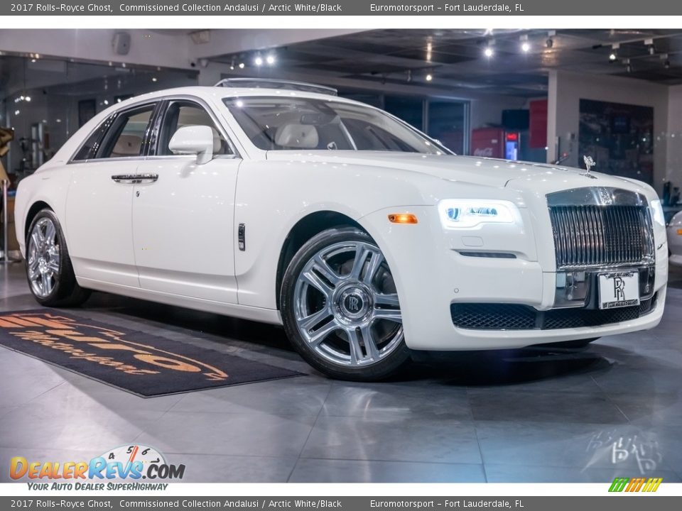 Front 3/4 View of 2017 Rolls-Royce Ghost  Photo #1