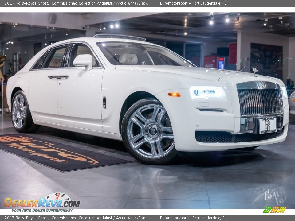 Front 3/4 View of 2017 Rolls-Royce Ghost  Photo #1