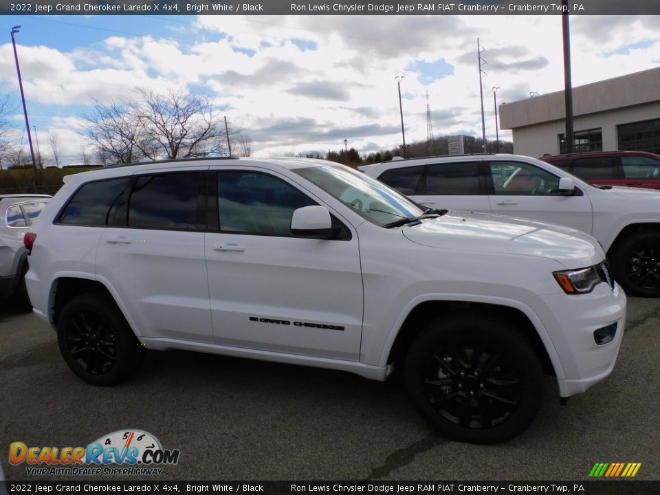 2022 Jeep Grand Cherokee Laredo X 4x4 Bright White / Black Photo #4