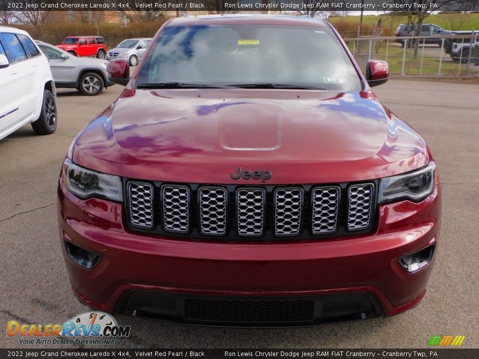 2022 Jeep Grand Cherokee Laredo X 4x4 Velvet Red Pearl / Black Photo #2