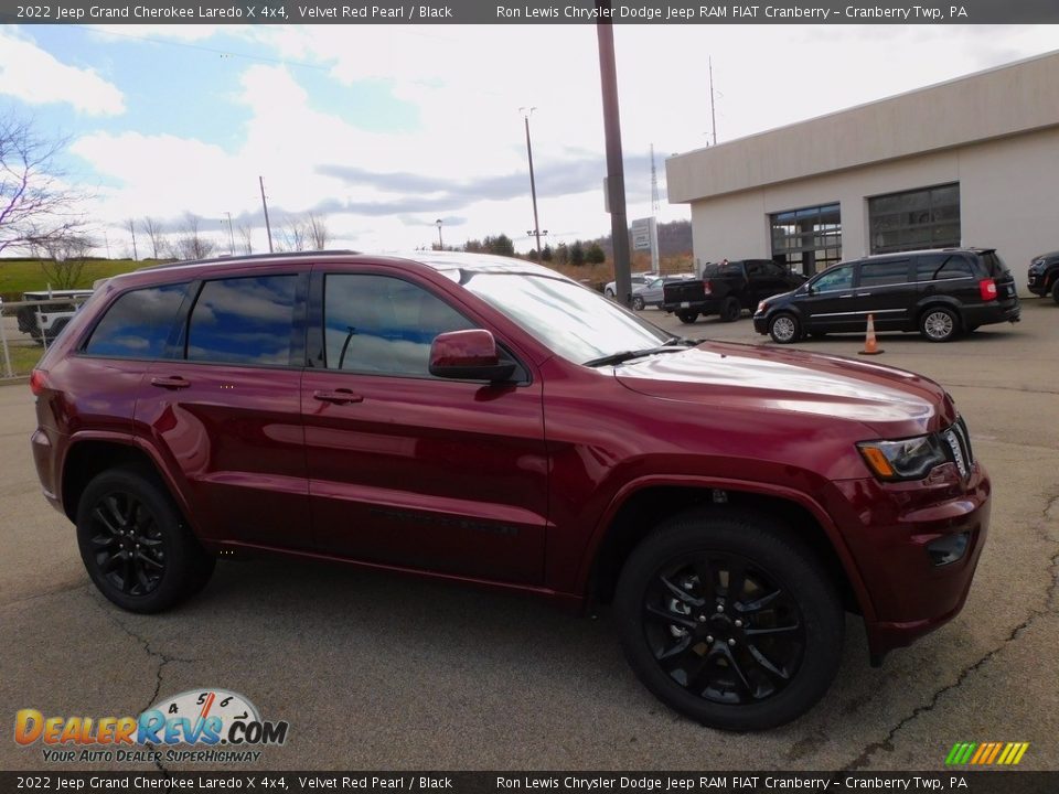 2022 Jeep Grand Cherokee Laredo X 4x4 Velvet Red Pearl / Black Photo #4