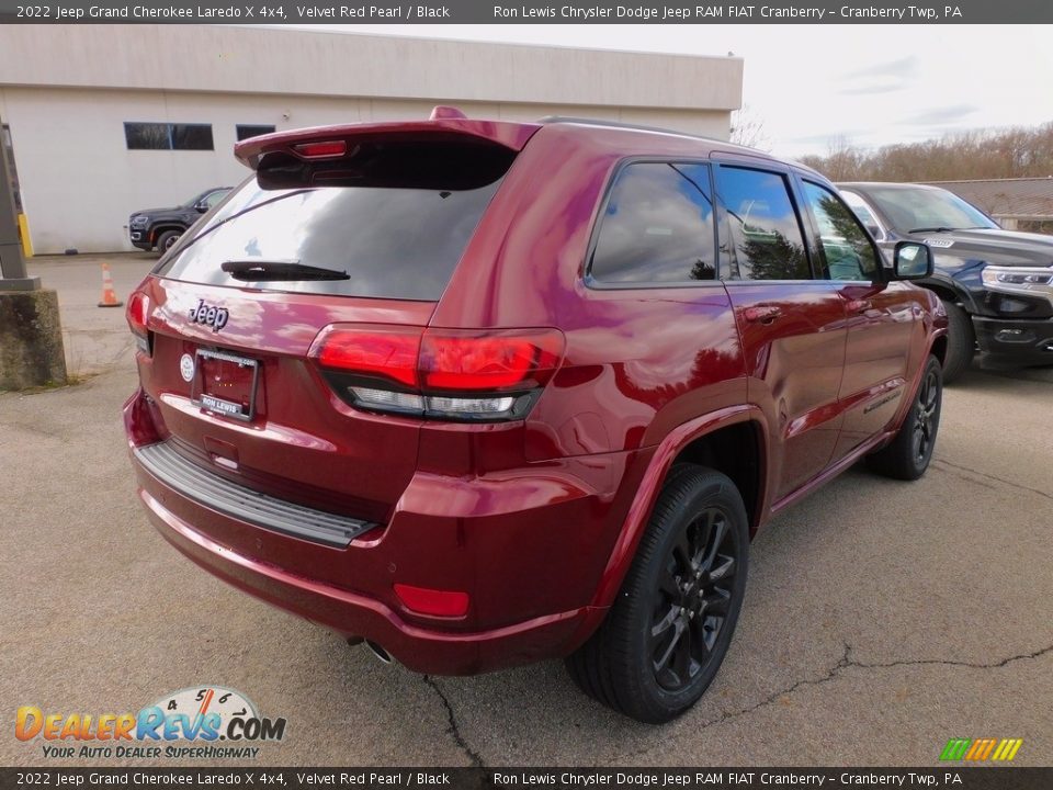 2022 Jeep Grand Cherokee Laredo X 4x4 Velvet Red Pearl / Black Photo #5