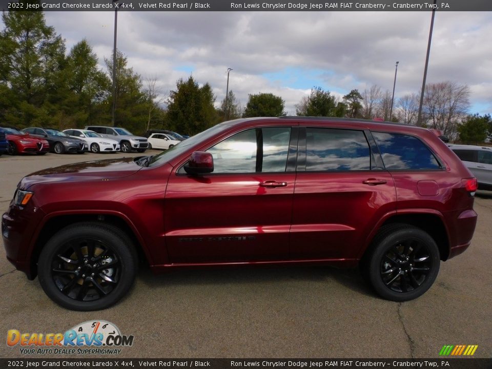 2022 Jeep Grand Cherokee Laredo X 4x4 Velvet Red Pearl / Black Photo #9