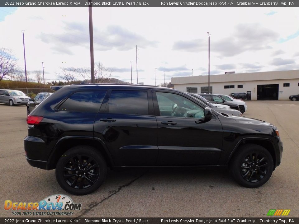 2022 Jeep Grand Cherokee Laredo X 4x4 Diamond Black Crystal Pearl / Black Photo #4