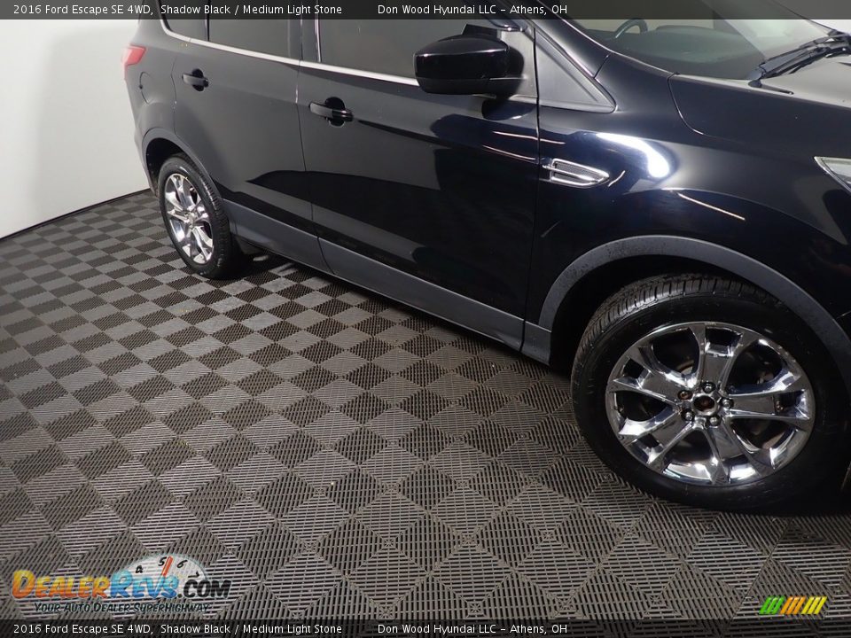 2016 Ford Escape SE 4WD Shadow Black / Medium Light Stone Photo #5