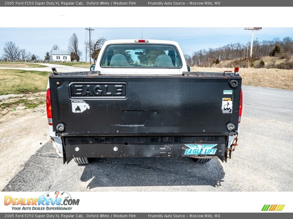 2005 Ford F250 Super Duty XL Regular Cab Oxford White / Medium Flint Photo #5