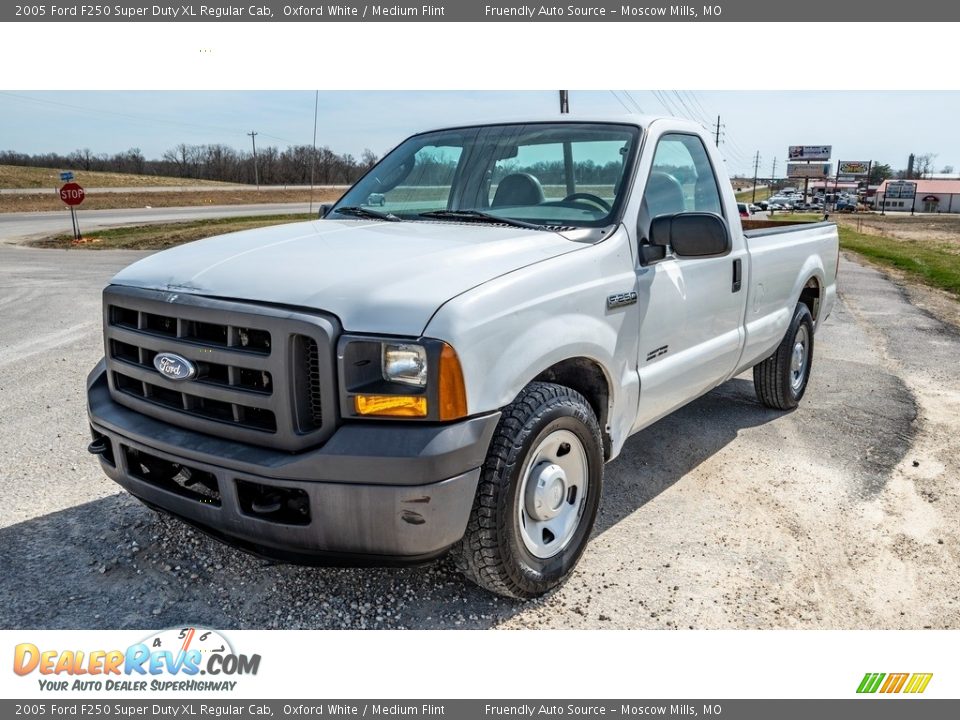 2005 Ford F250 Super Duty XL Regular Cab Oxford White / Medium Flint Photo #8