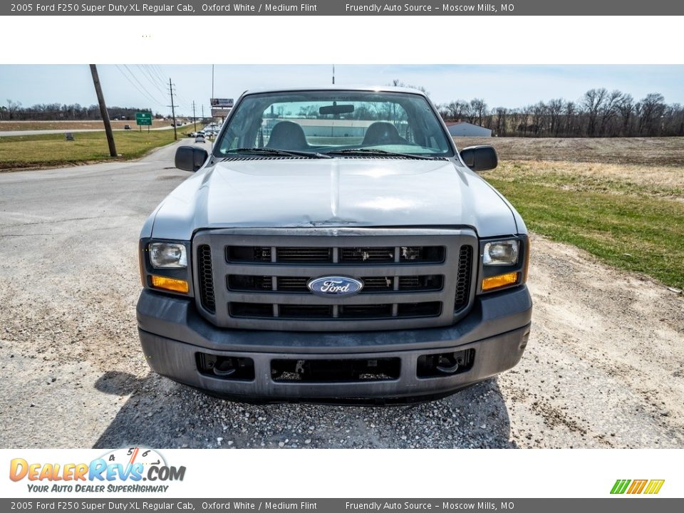 2005 Ford F250 Super Duty XL Regular Cab Oxford White / Medium Flint Photo #9