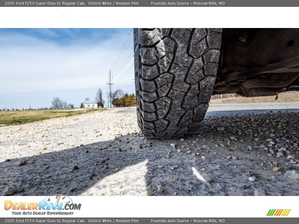 2005 Ford F250 Super Duty XL Regular Cab Oxford White / Medium Flint Photo #15