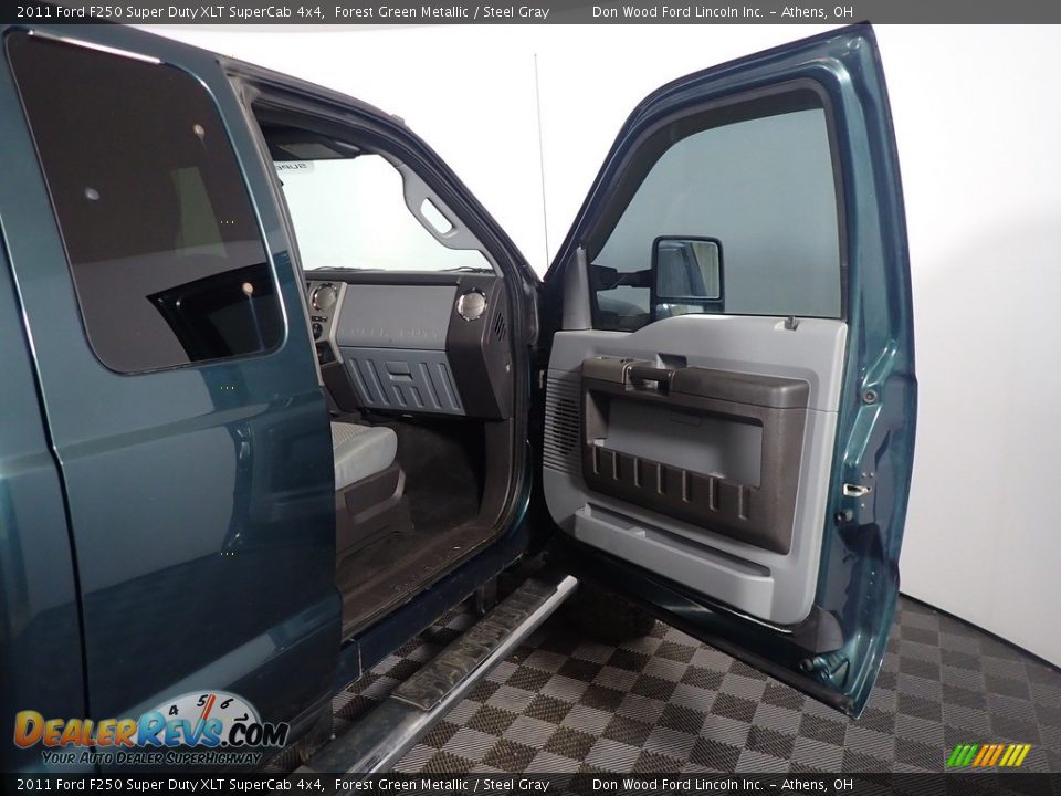 2011 Ford F250 Super Duty XLT SuperCab 4x4 Forest Green Metallic / Steel Gray Photo #32