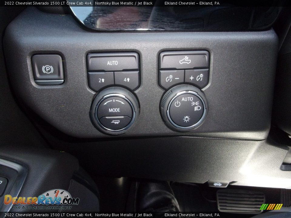 Controls of 2022 Chevrolet Silverado 1500 LT Crew Cab 4x4 Photo #27