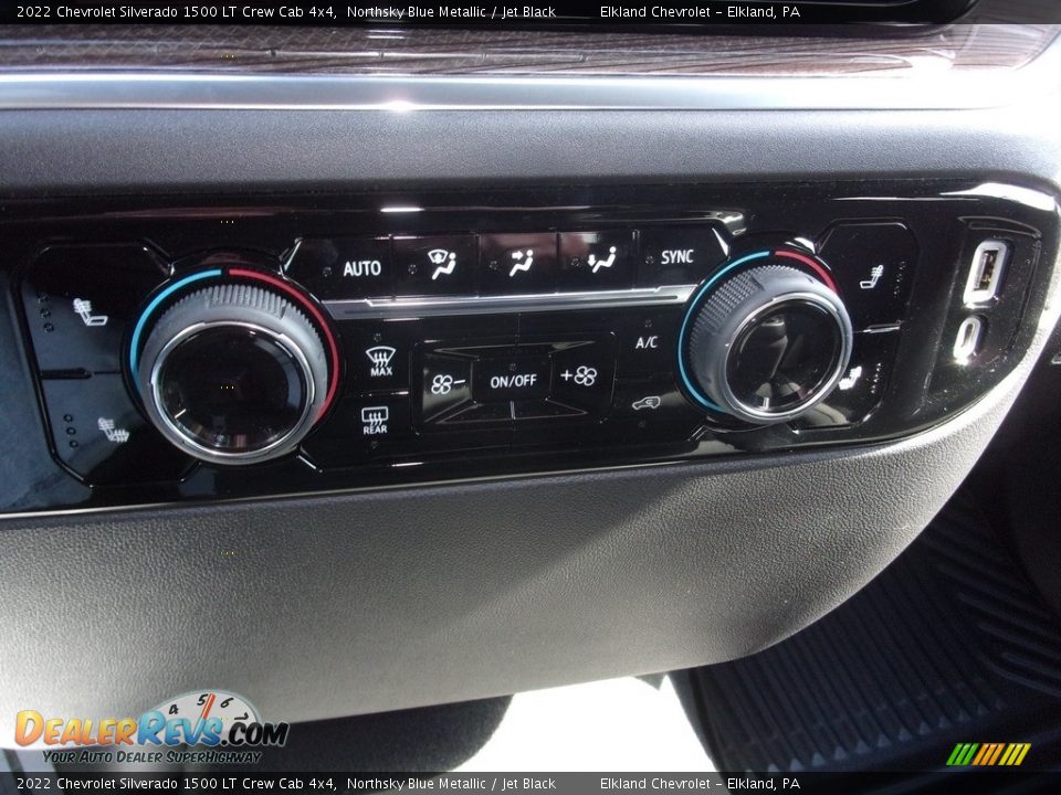 Controls of 2022 Chevrolet Silverado 1500 LT Crew Cab 4x4 Photo #33