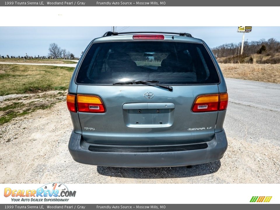 1999 Toyota Sienna LE Woodland Pearl / Gray Photo #5