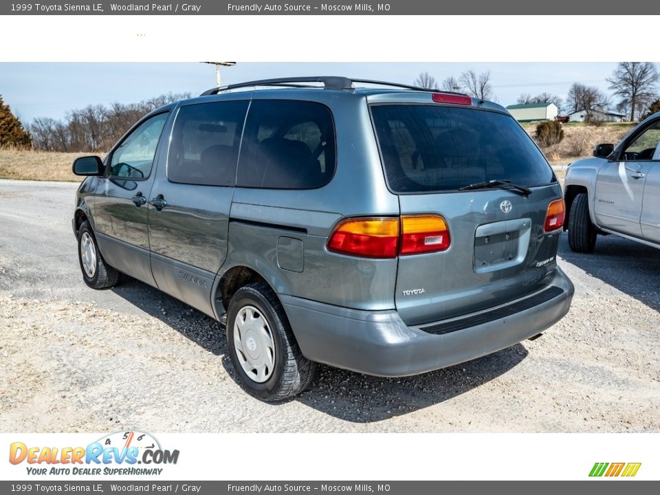 1999 Toyota Sienna LE Woodland Pearl / Gray Photo #6