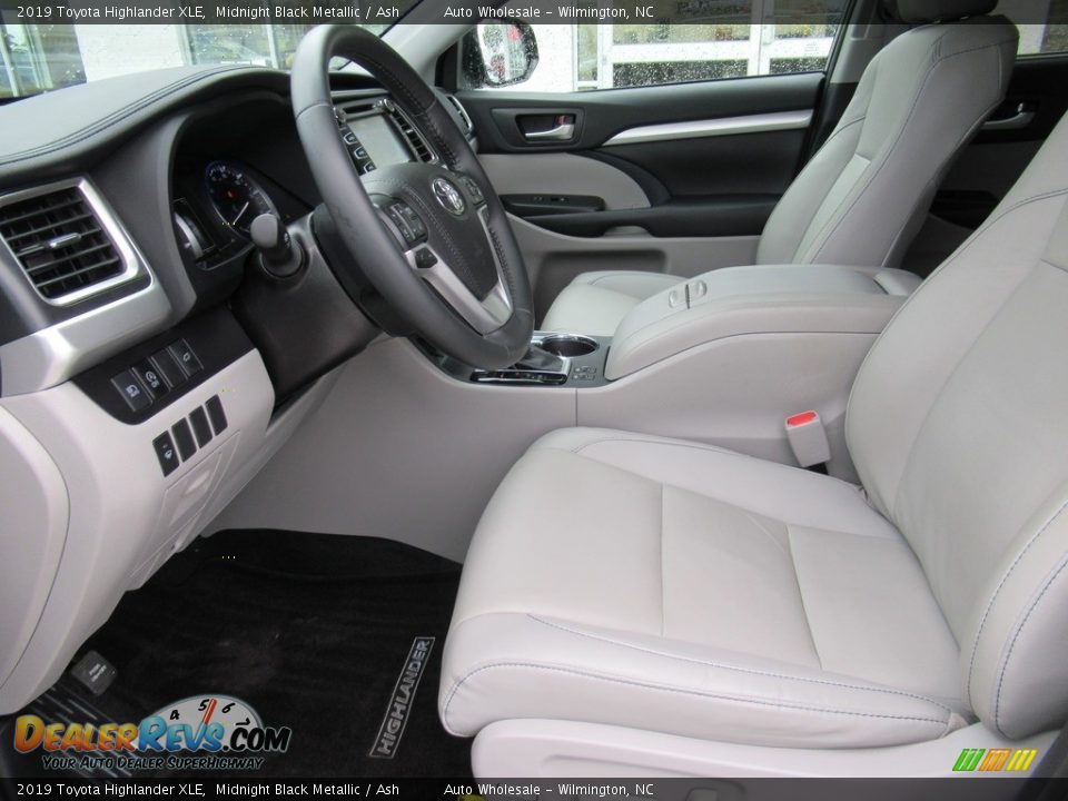 2019 Toyota Highlander XLE Midnight Black Metallic / Ash Photo #10