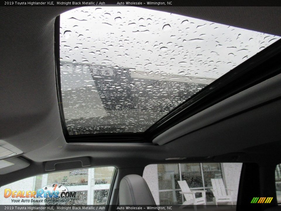 2019 Toyota Highlander XLE Midnight Black Metallic / Ash Photo #11
