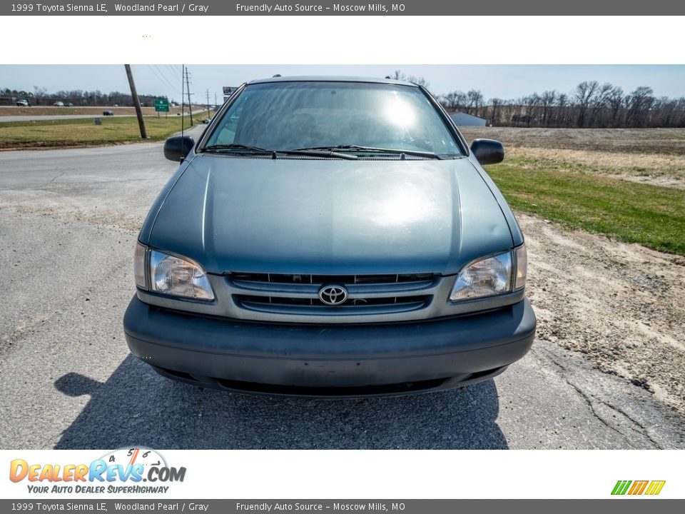 1999 Toyota Sienna LE Woodland Pearl / Gray Photo #9