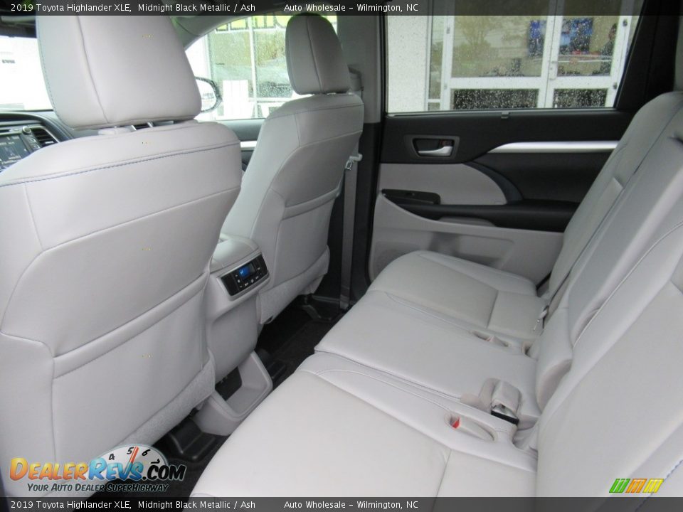 2019 Toyota Highlander XLE Midnight Black Metallic / Ash Photo #12